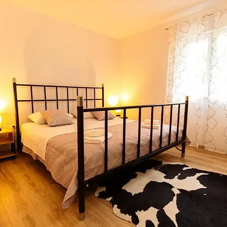 Comfortable 3 Bedroom Nancy Appartamento Spalato