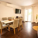 Comfortable 3 Bedroom Nancy Split